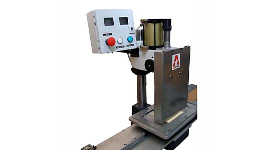 Stanowisko znakujące - laserowe znakowanie na lini produkcyjnej | Automator Stanowisko znakujące - laserowe znakowanie na lini produkcyjnej | Automator