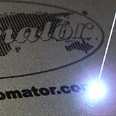 Powierzchnia metalowa oznakowana laserem do znakowania | Automator